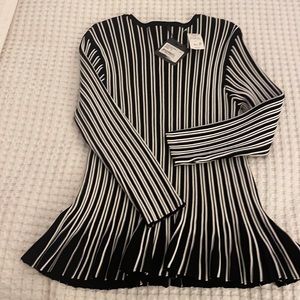 Stunning ribbed knit full zip cardigan from St John!